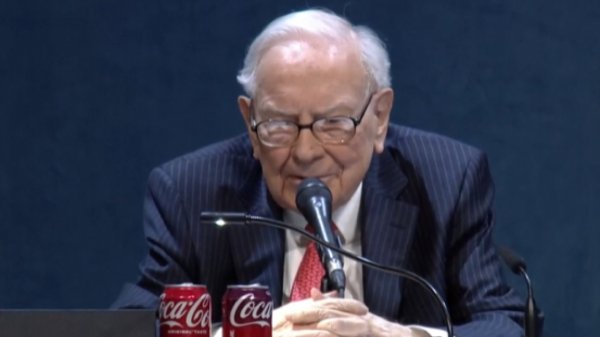 诚信双盈配资 伯克希尔哈撒韦A：其权益投资的总公允价值69%集中在美国运通、苹果、美国银行、雪佛龙和可口可乐